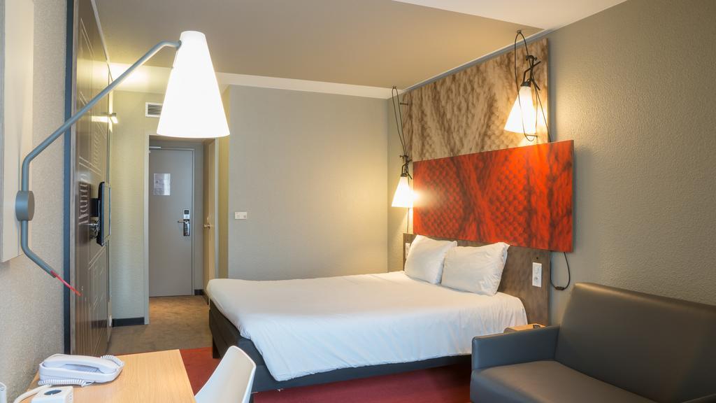 Ibis Paris Gare De Lyon Ledru Rollin Hotel Exterior foto